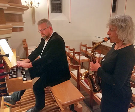 Jolanta Lerch (Saxophon) und Stefan Palm (Orgel)